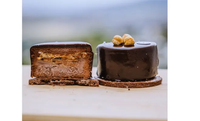 Entremets, Saint-Gilles, Origines Pâtisserie